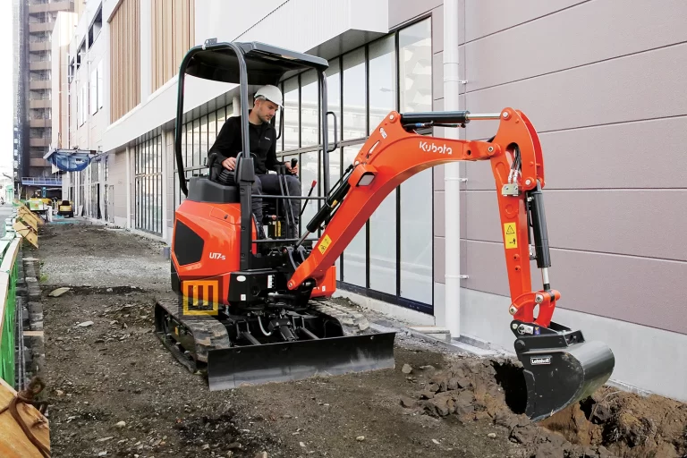 Minikoparka gąsienicowa Kubota U17-5 praca w ograniczonym miejscu infrastruktury