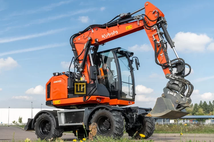 Koparka kołowa Kubota KW095 prawy bok