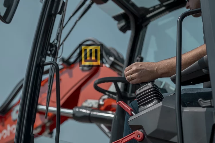 Koparka kołowa Kubota KW095 sterowanie koparki