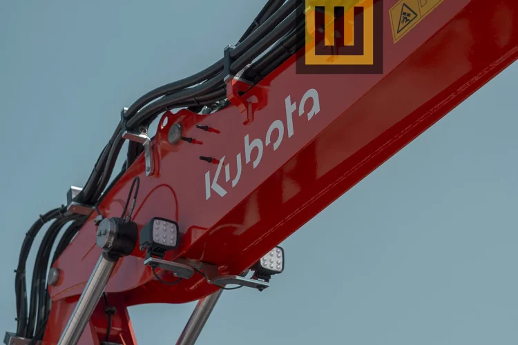 Koparka kołowa Kubota KW095 ramie z bliska