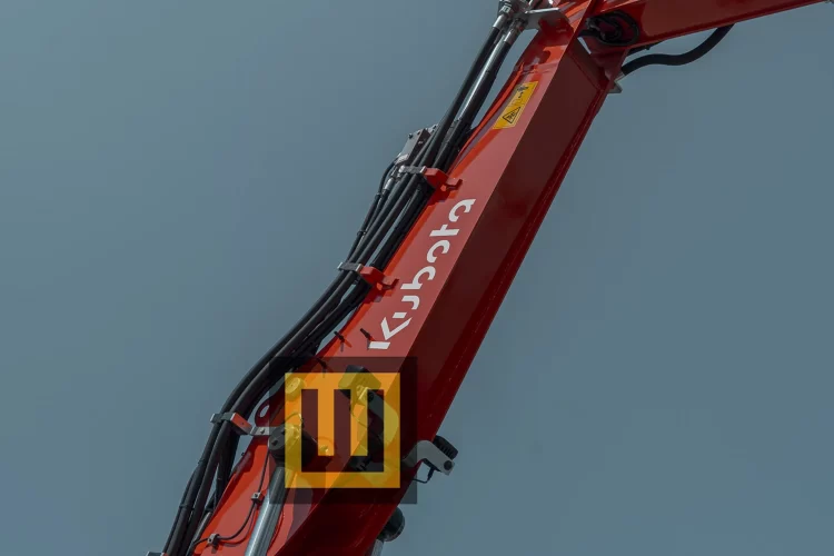 Koparka kołowa Kubota KW095 złamane ramie w górze