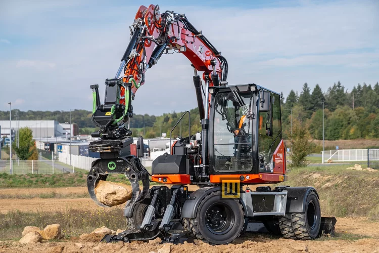 Koparka kołowa Kubota KW115 układ hydrauliczny ramienia wraz z osprzętem