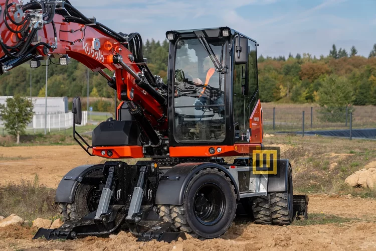 Koparka kołowa Kubota KW115 kabina operatora z zewnątrz