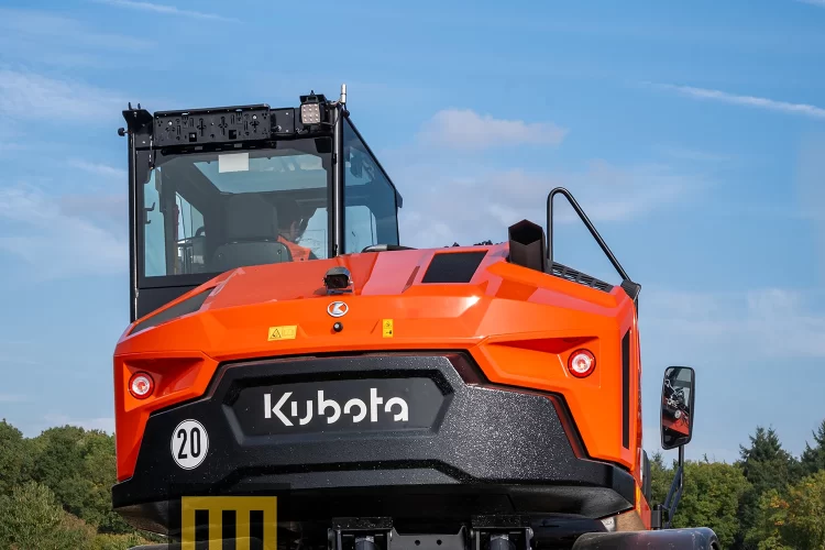 Koparka kołowa Kubota KW115 widok z tyłu na przeciwwagę