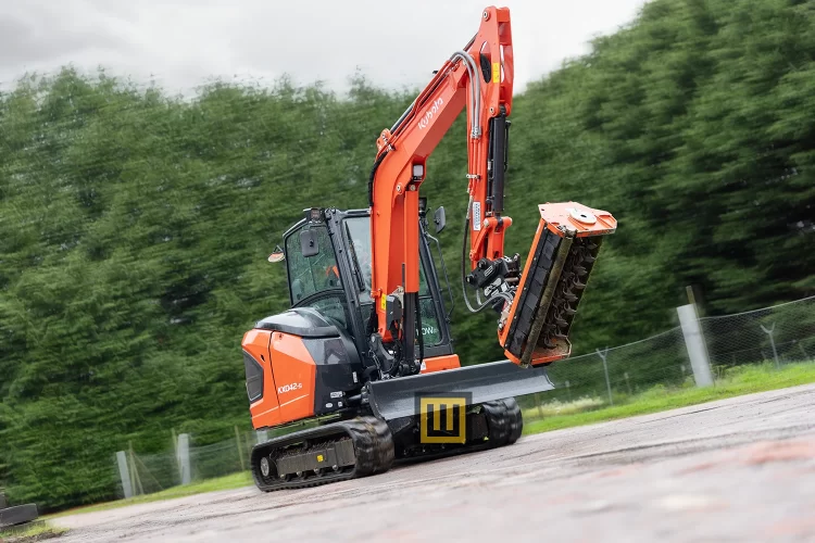 Minikoparka gąsienicowa Kubota KX042-5 w ruchu
