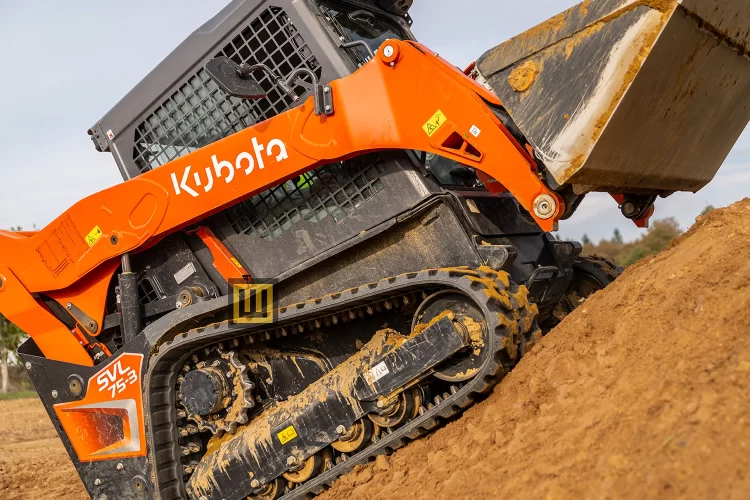 Ładowarka gąsienicowa Kubota SVL75-3 praca na wzniesieniach działająca przeciwwaga