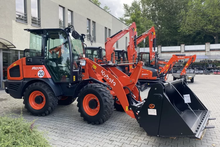 ladowarka-kolowa-kubota-r070-4520kg