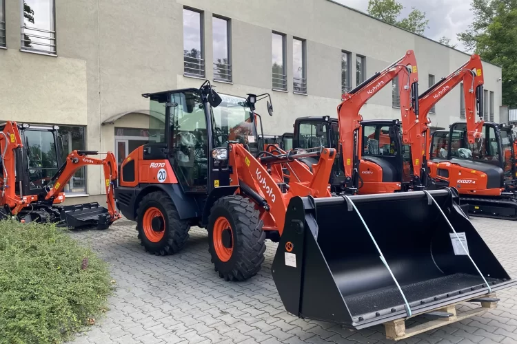 ladowarka-kolowa-kubota-r070-wobis-przod