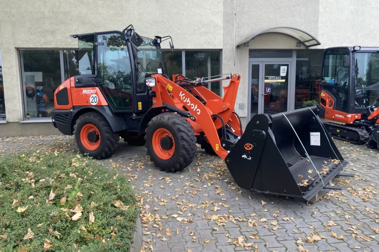 ladowarka-kolowa-kubota-r070-zdjecie-prawy-bok