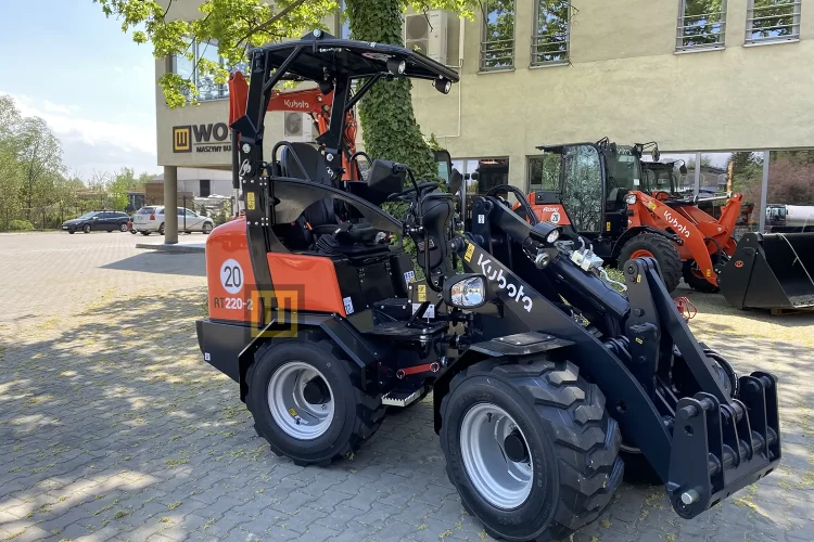 ladowarka-kolowa-kubota-rt220-2-prawy-bok2