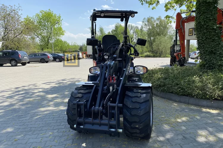 ladowarka-kolowa-kubota-rt220-2-przod