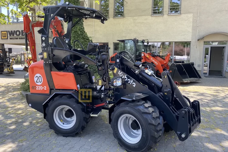 ladowarka-kolowa-kubota-rt220-2-przod2