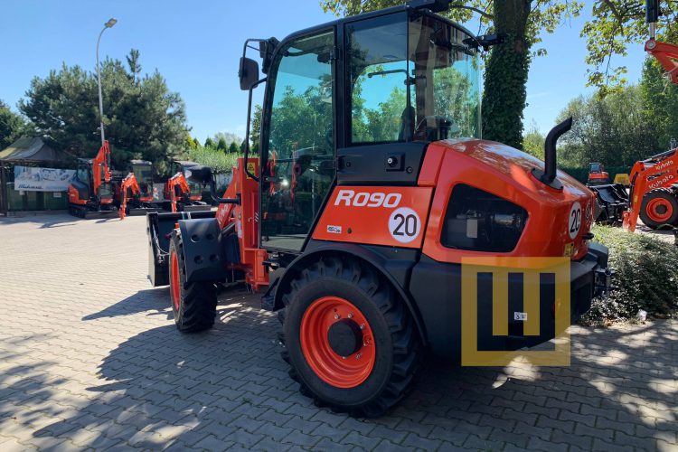 Ładowarka kołowa KUBOTA R090 lewy bok