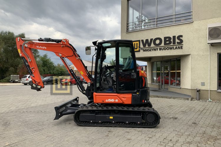 Minikoparka Kubota obrysowa U56-5 bok WOBIS