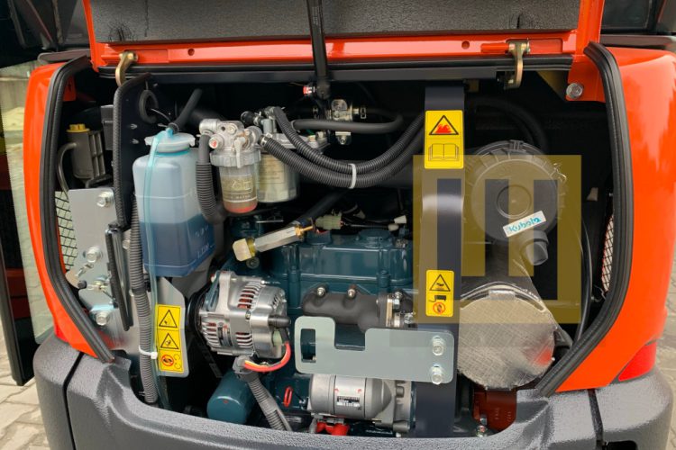 Minikoparka KUBOTA KX016-4 komora silnika