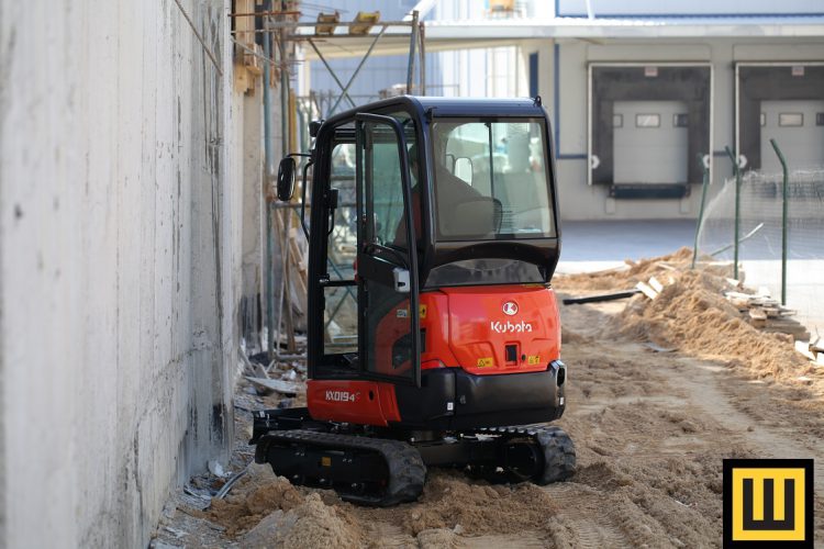 minikoparka_kubota_kx019-4_budowa_z_tylu