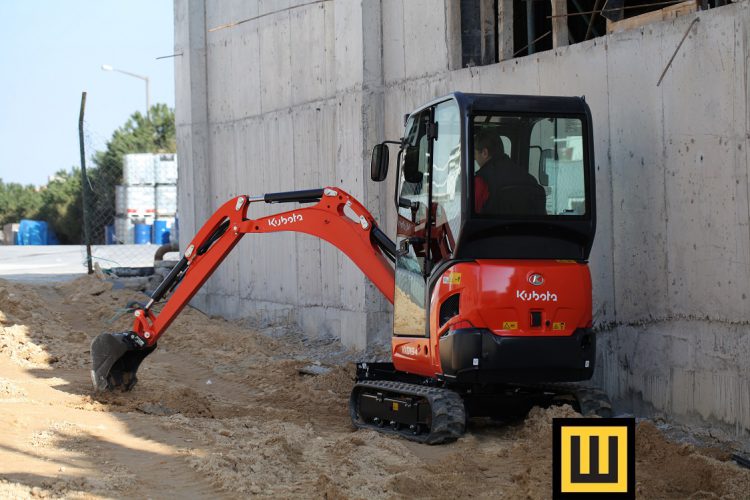 minikoparka_kubota_kx019-4_ramie_z tylu